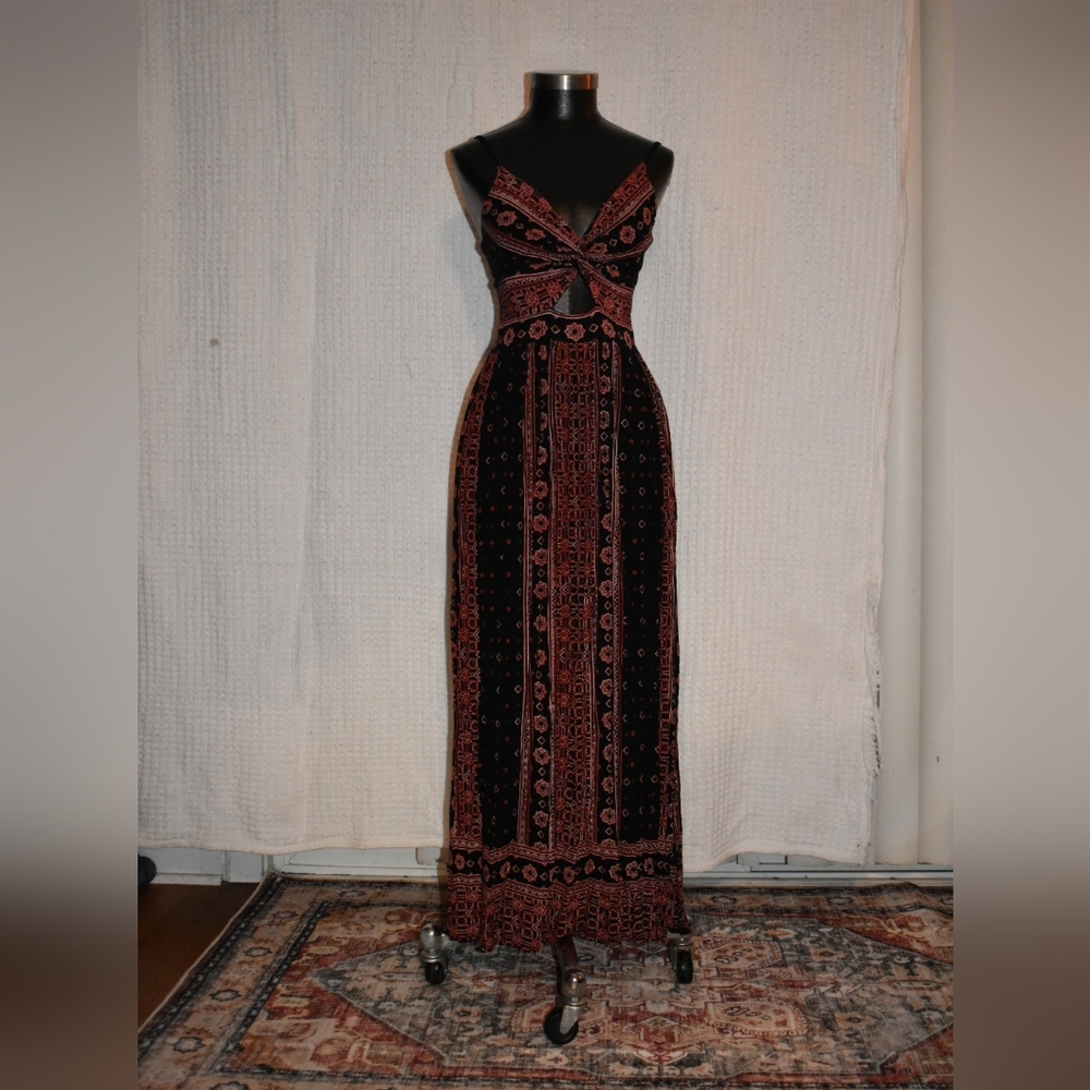 Elegant Black and Pink Patterned Maxi Dress